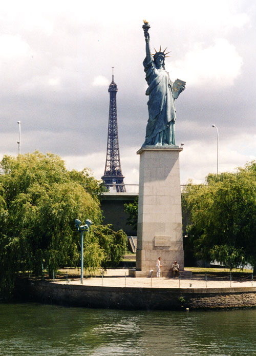 statue-of-liberty-in-paris